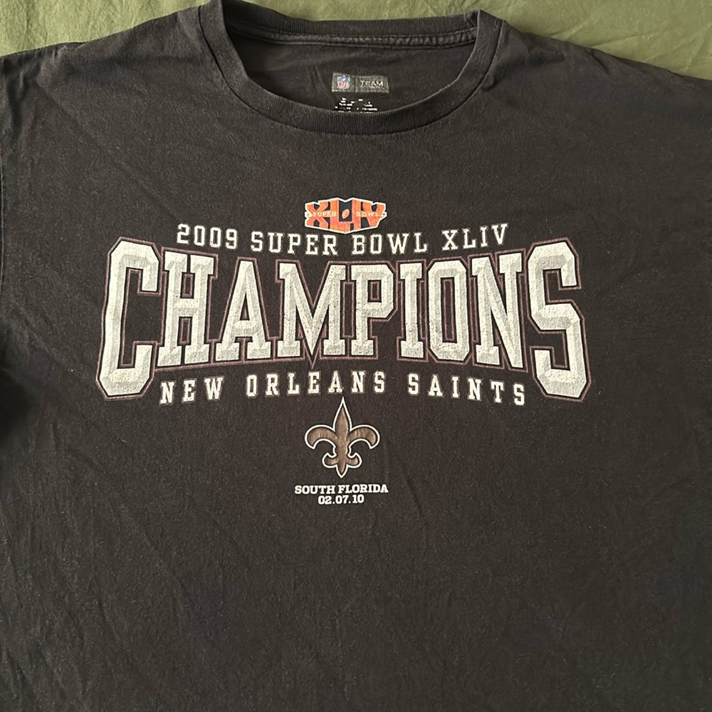 Black New Orleans Saints shirt